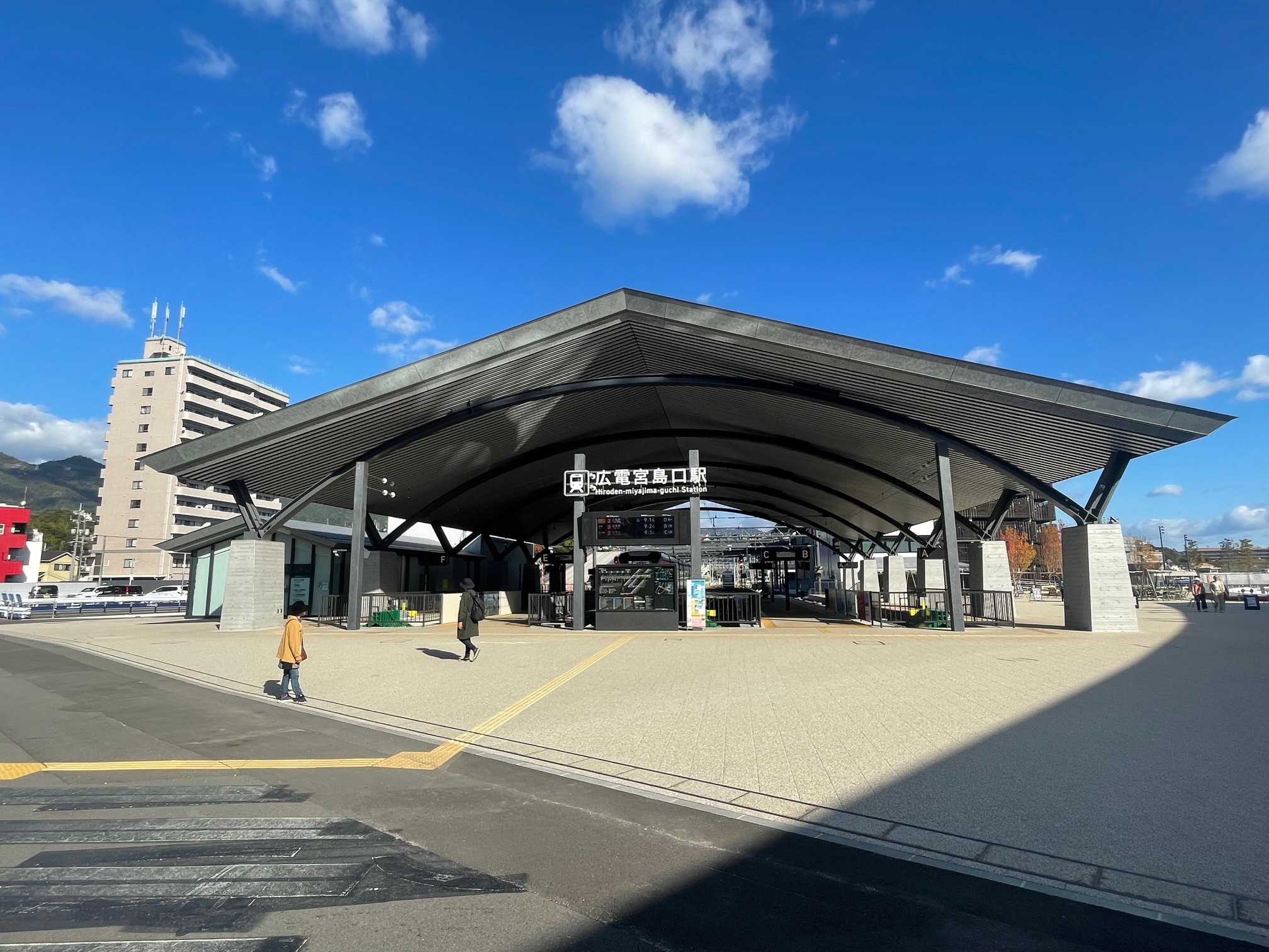 231110　広電宮島口駅